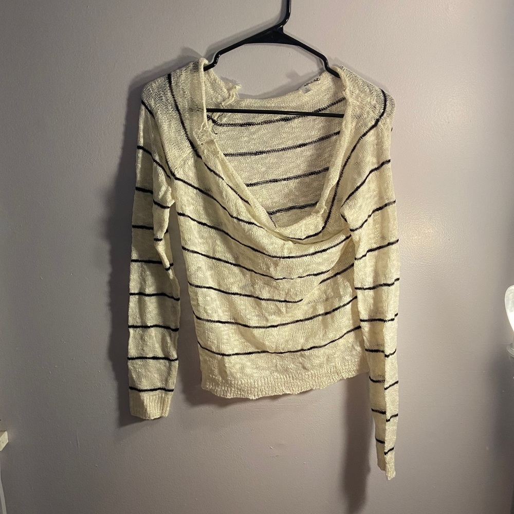 ABOUND SWEATER SIZE SMALL